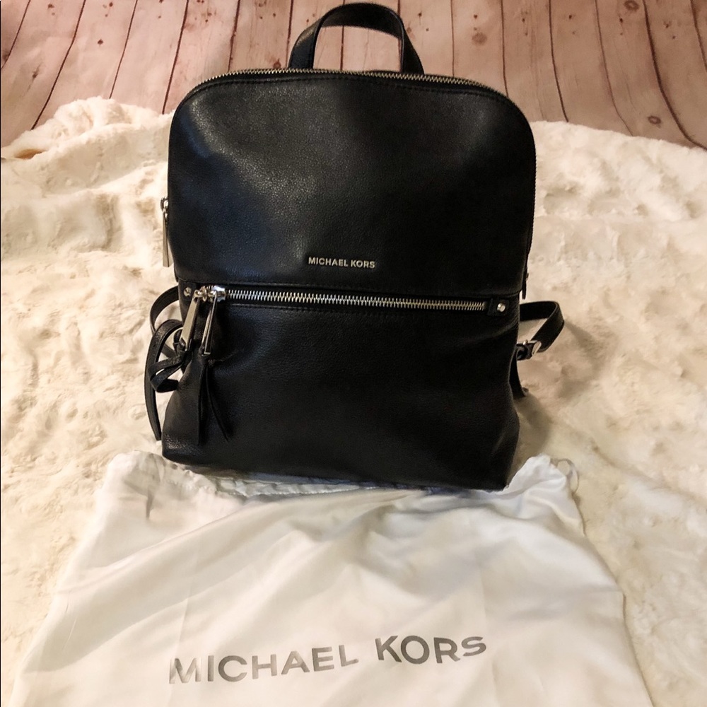 MICHAEL KORS Rhea Medium Slim Backpack w/silver